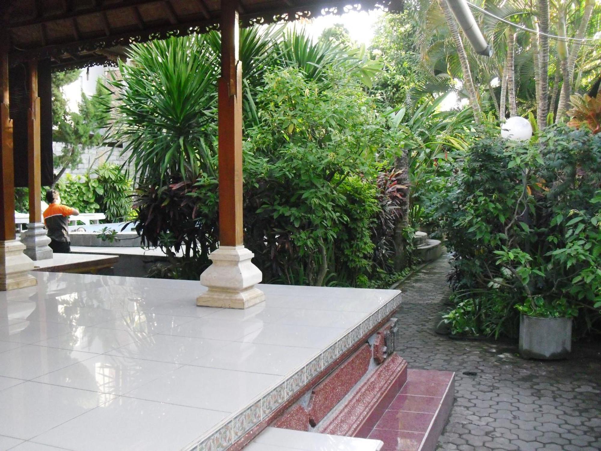 Legian Adus Beach Inn מראה חיצוני תמונה
