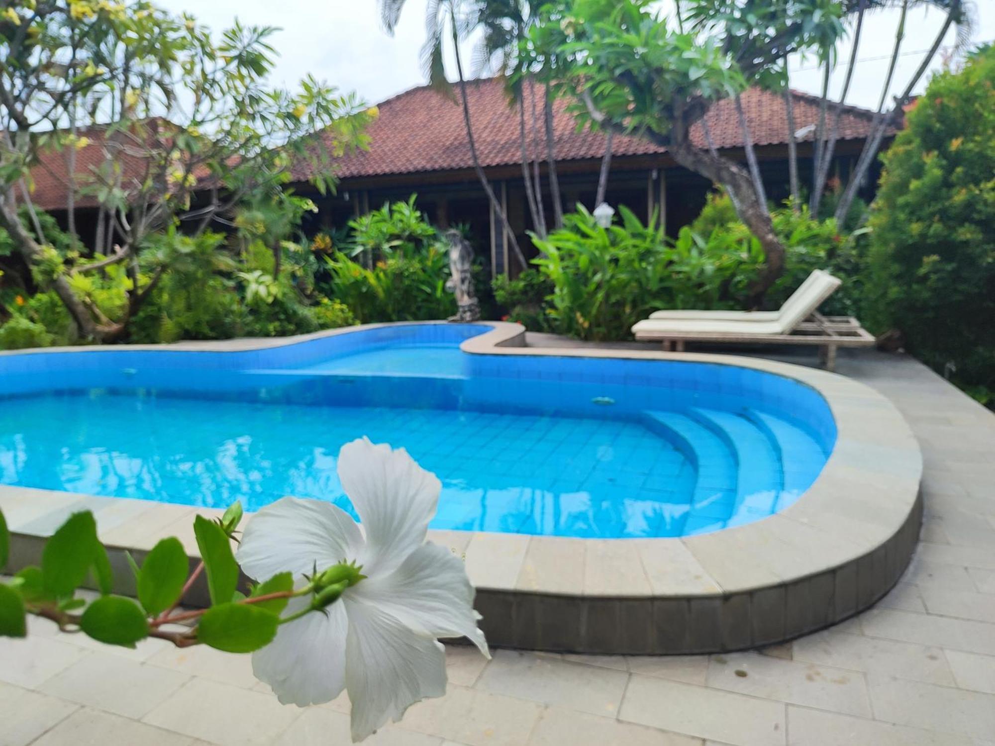 Legian Adus Beach Inn מראה חיצוני תמונה