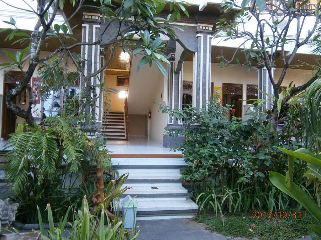 Legian Adus Beach Inn מראה חיצוני תמונה